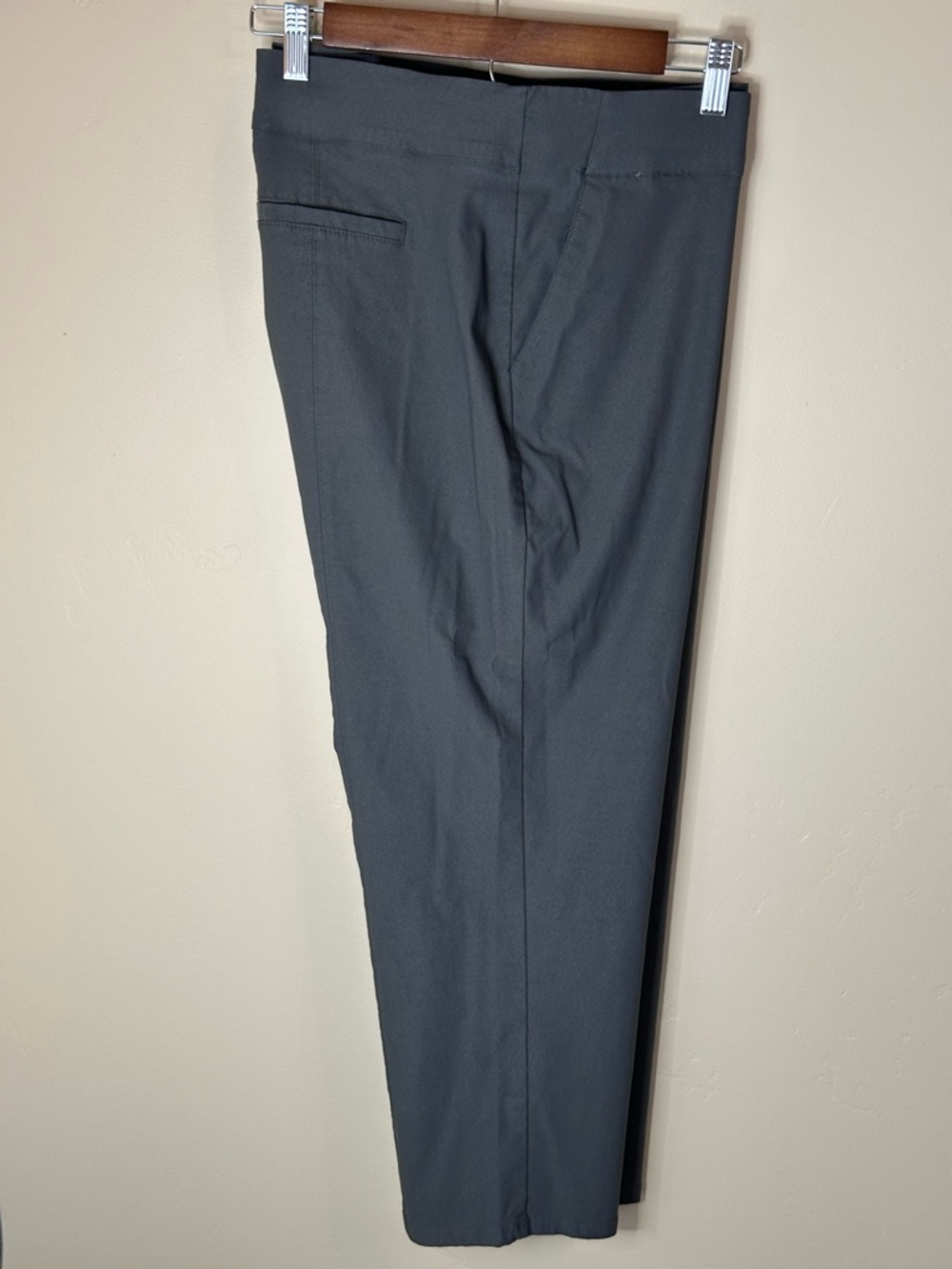 Simply Vera Wang XXL Pull On Capri Dress Pants in Dark Grey 23” Inseam 40” Waist - Picture 2 of 6